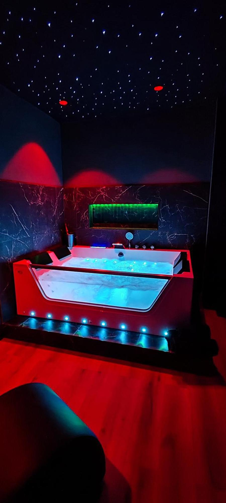 Loveroomxspa Bourg-Saint-Christophe Zimmer foto