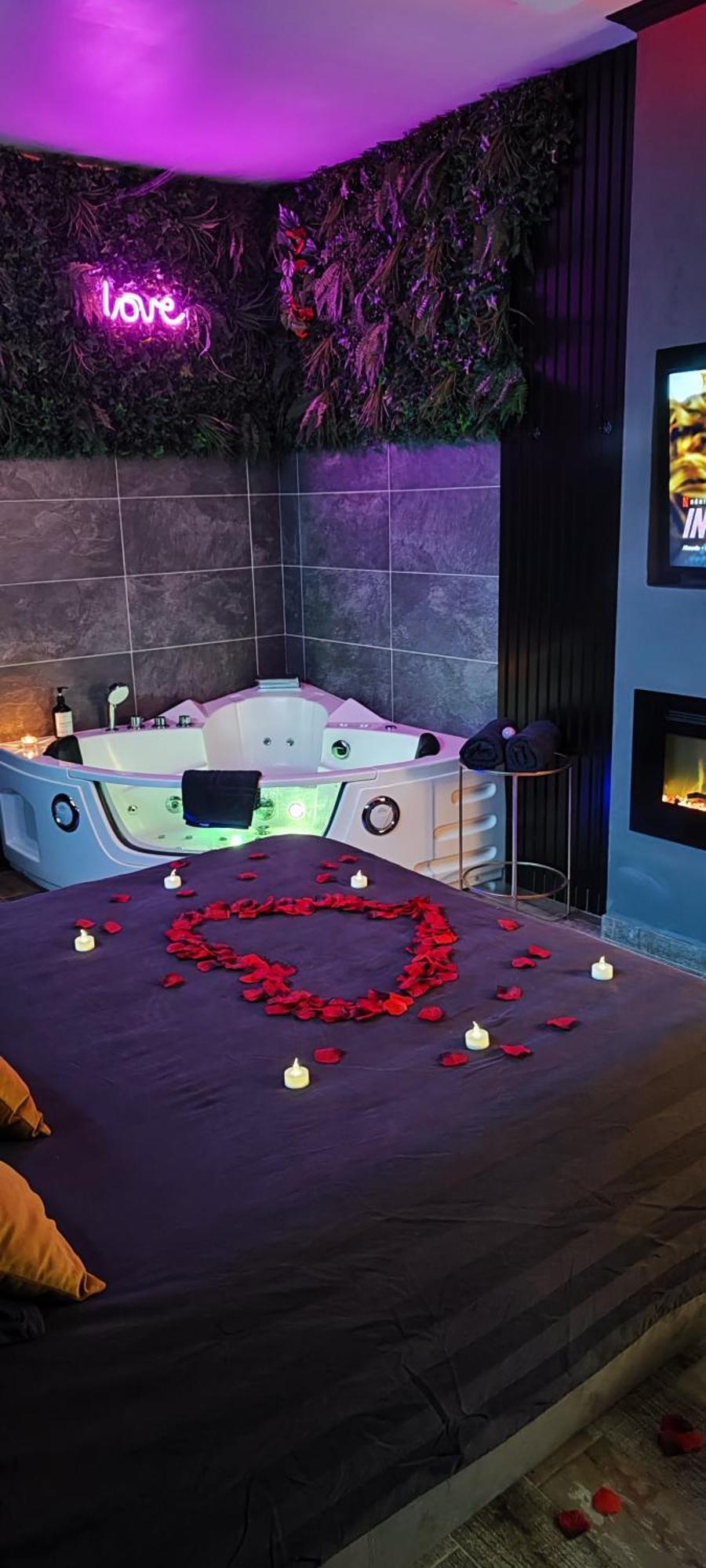 Loveroomxspa Bourg-Saint-Christophe Zimmer foto